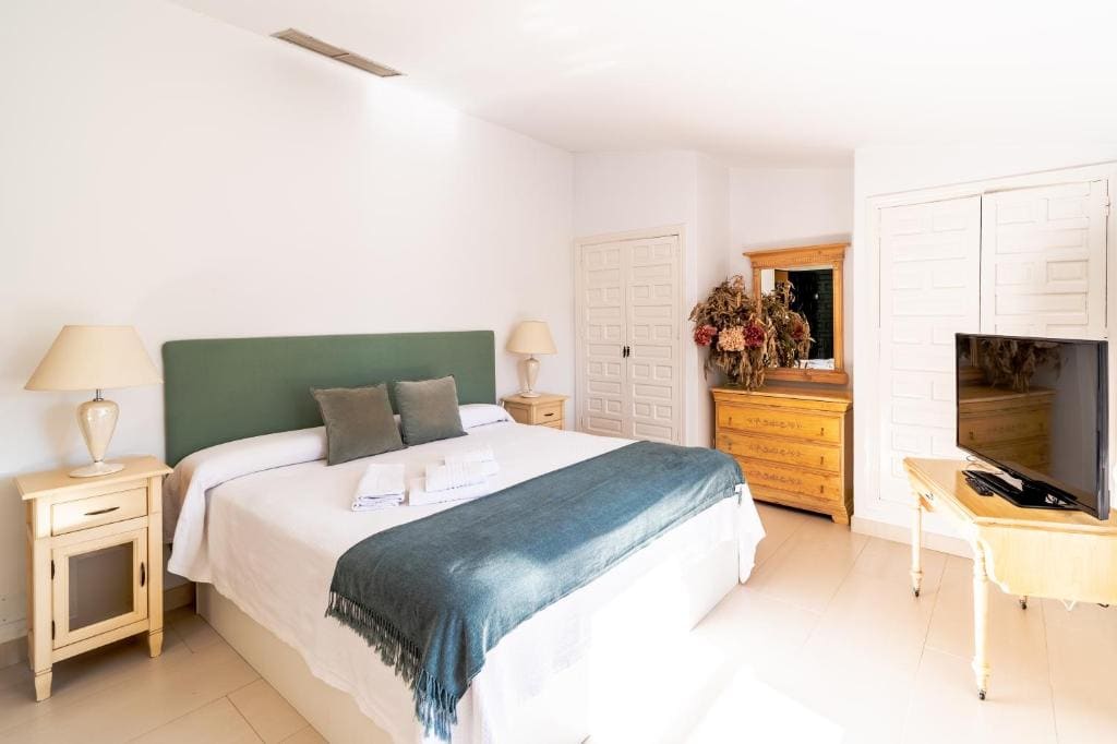 Suite with Garden View room - Image 3
