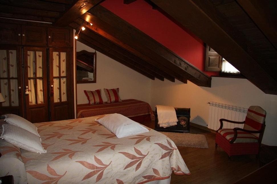 Deluxe Queen Room room - Image 2