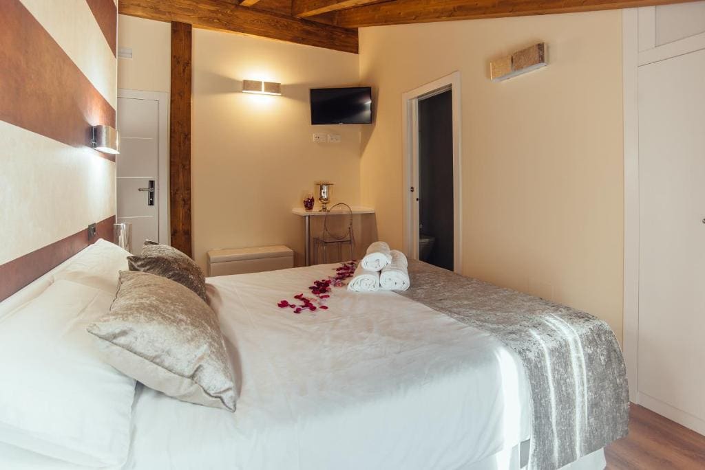 Superior Double Room room - Image 2