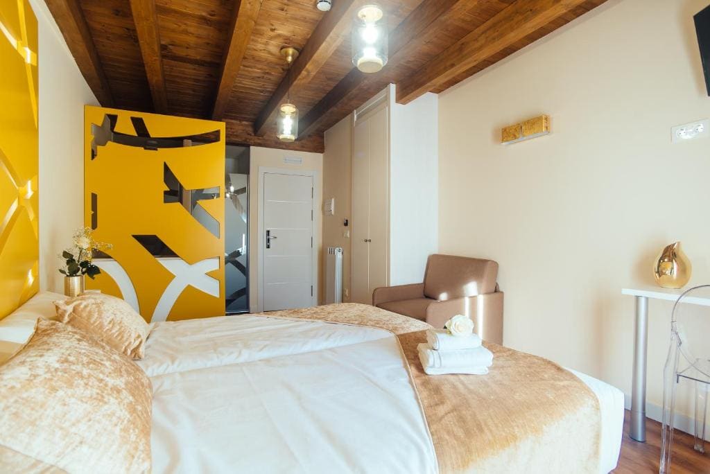 Superior Twin Room room - Image 2