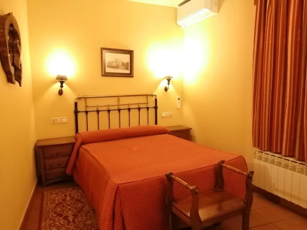 Double Room with Private Bathroom room - Image 3