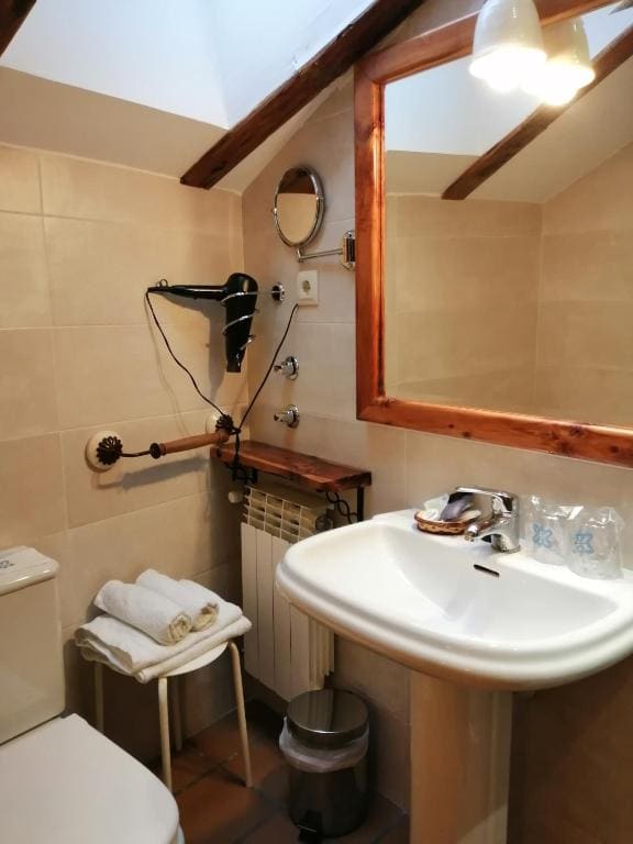Double Room with Private Bathroom room - Image 2