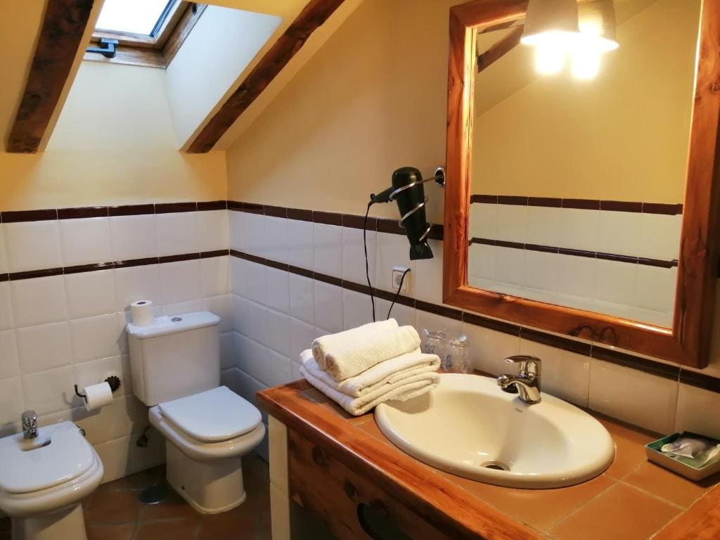 Queen Room with Spa Bath room - Image 1
