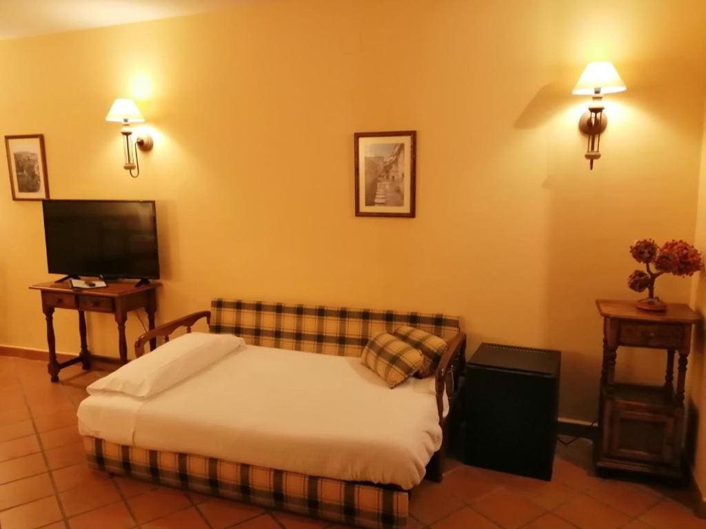 Triple Room with Private Bathroom room - Image 1