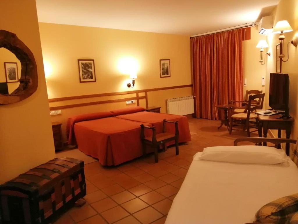 Triple Room with Private Bathroom room - Image 2