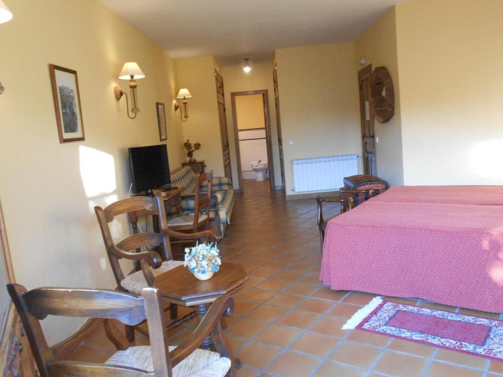 Triple Room with Private Bathroom room - Image 3
