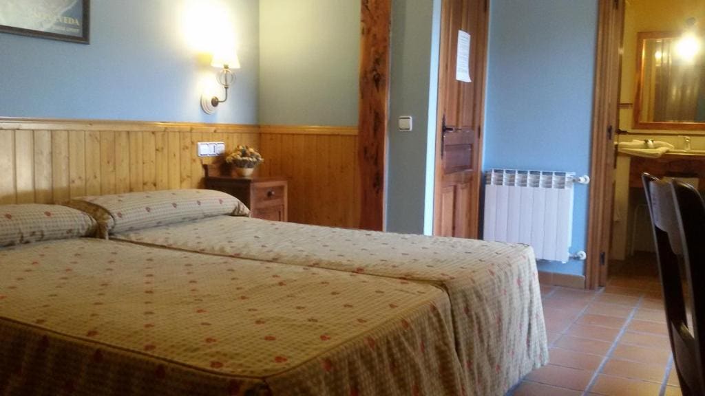 Twin Room with Private Bathroom room - Image 1