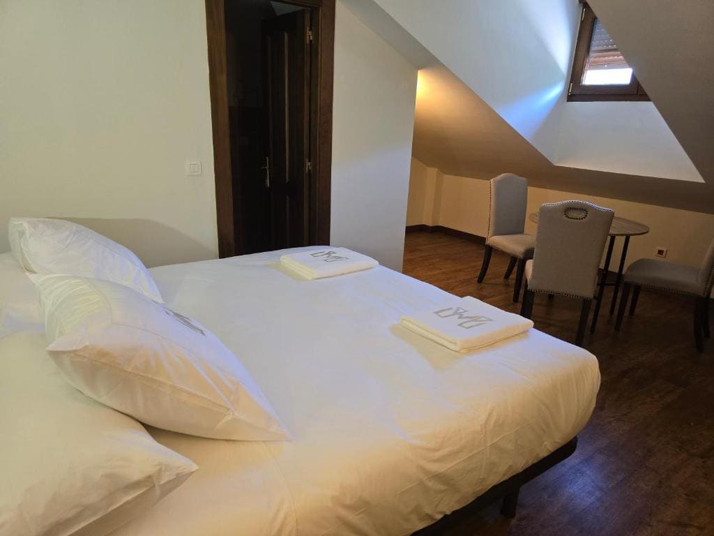 Superior Deluxe Double or Twin Room room - Image 1