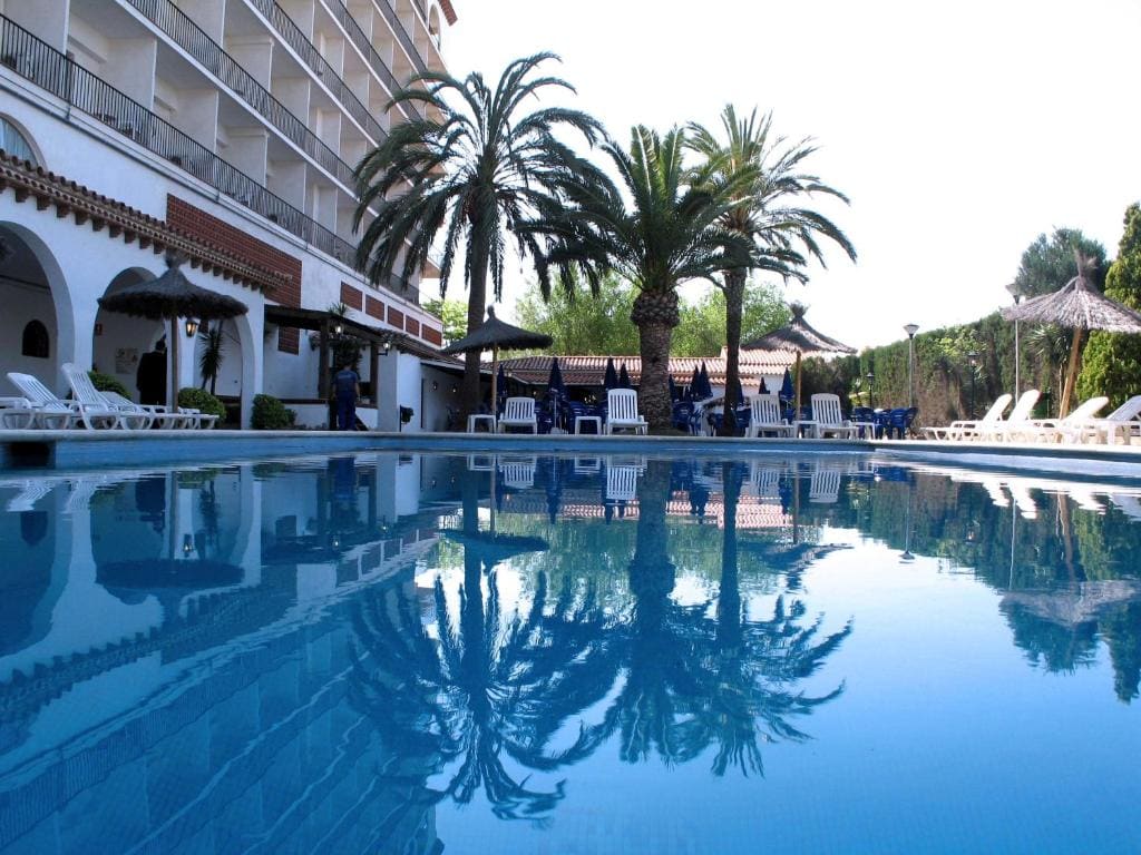 Double Room with Pool View room - Image 1