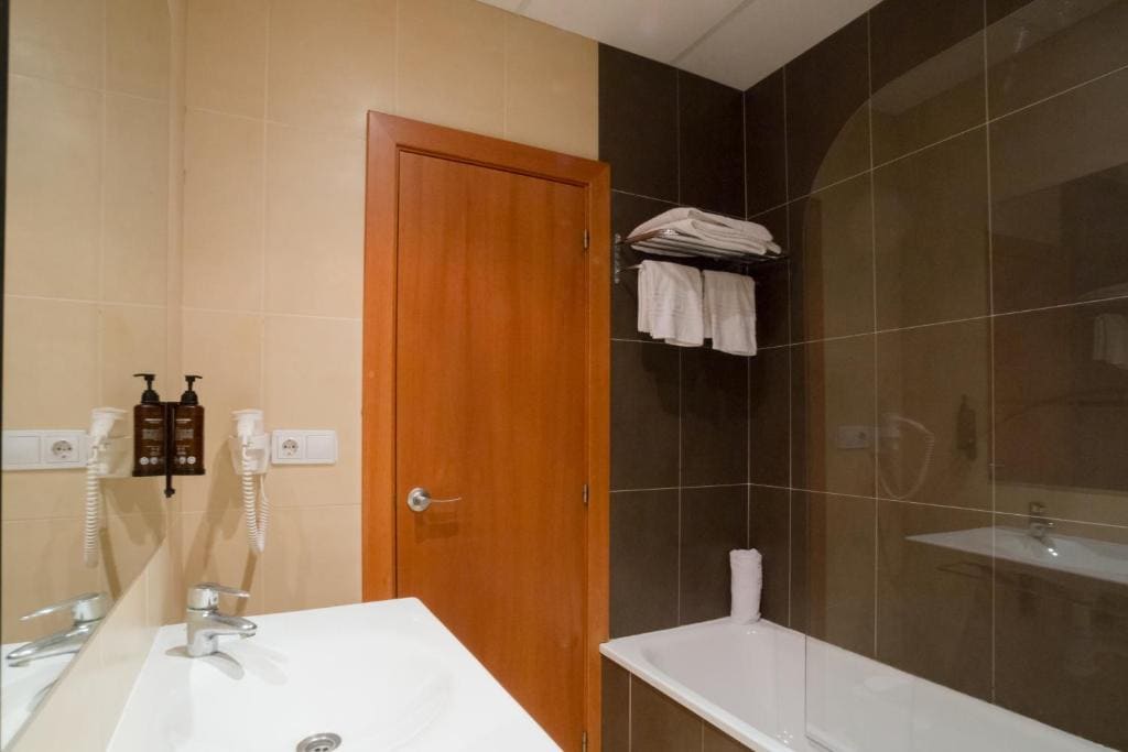 Double or Twin Room room - Image 2