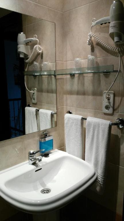 Double or Twin Room room - Image 3