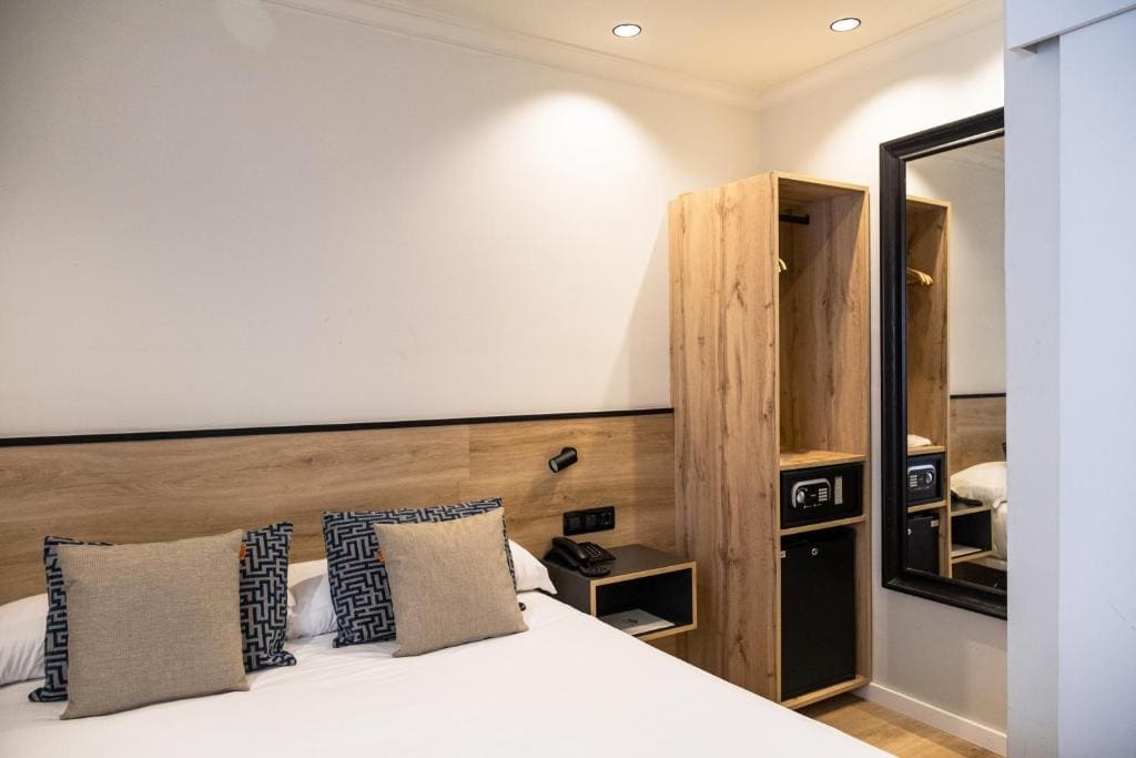 Double or Twin Room room - Image 1