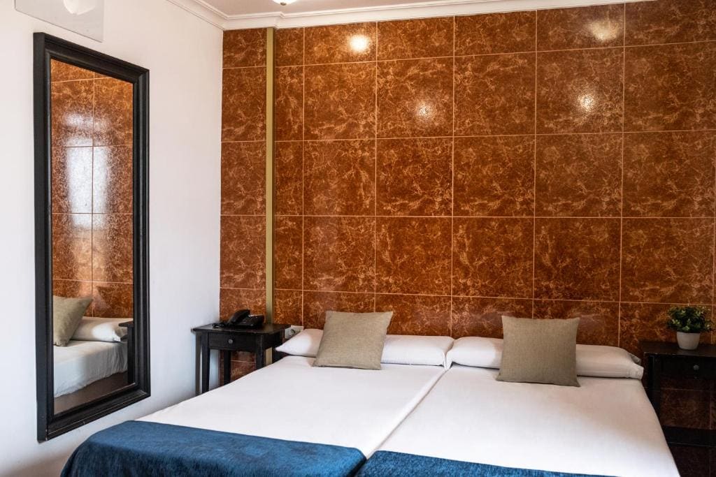 Double or Twin Basic Room room - Image 1