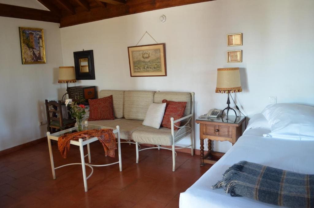 Superior Double or Twin Room room - Image 2