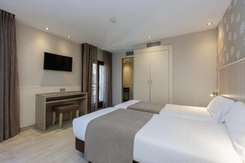 Quadruple Room room - Image 2