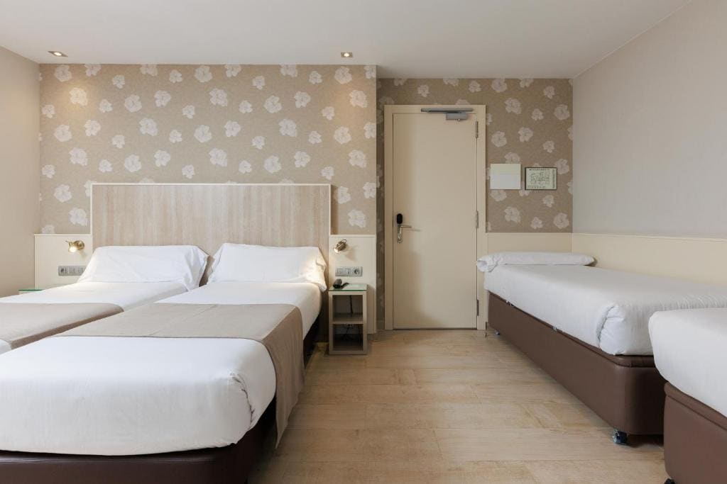 Quadruple Room room - Image 3
