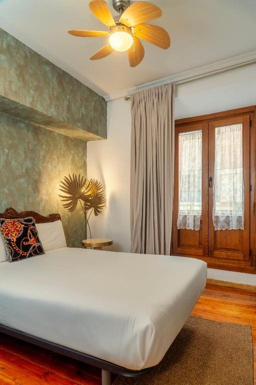 Double Room with Private External Bathroom room - Image 1
