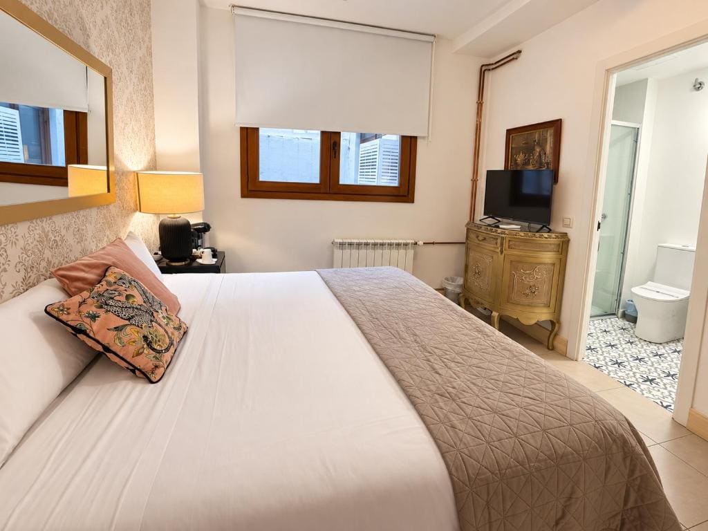 Double or Twin Room with Private Bathroom room - Image 1