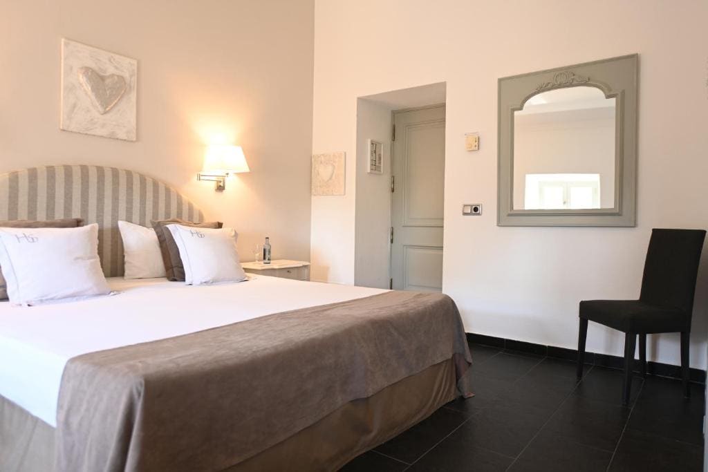 Double Room with Private Bathroom room - Image 2
