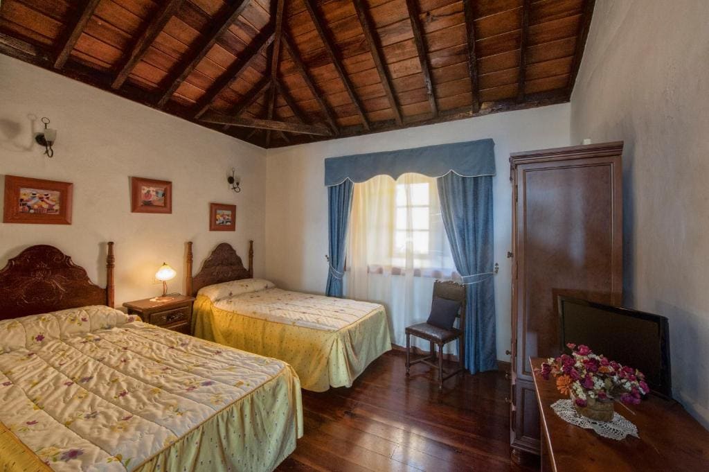 Double Room with Extra Bed (3 Adults) room - Image 1