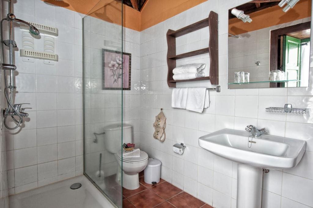 Double Room (1 Adult) room - Image 3