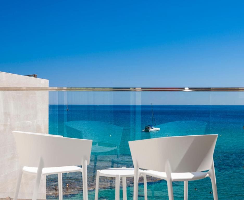 Double Room with Sea View room - Image 2