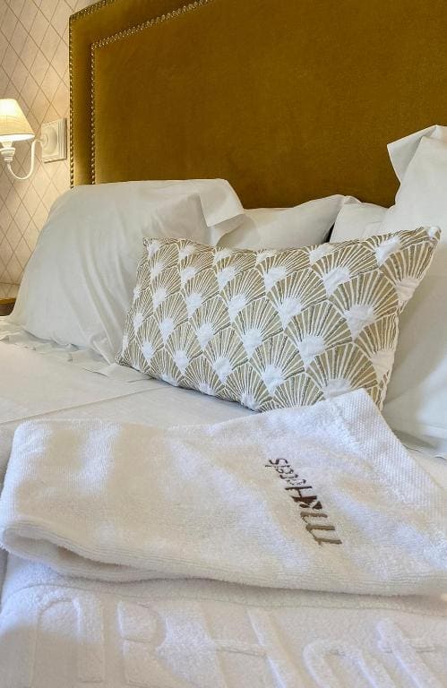 Superior Double or Twin Room with Sea View room - Image 3