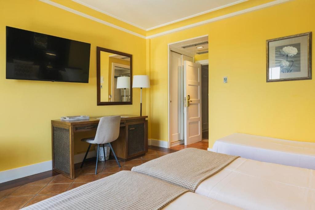 Double Room with Extra Bed (3 Adults) room - Image 2