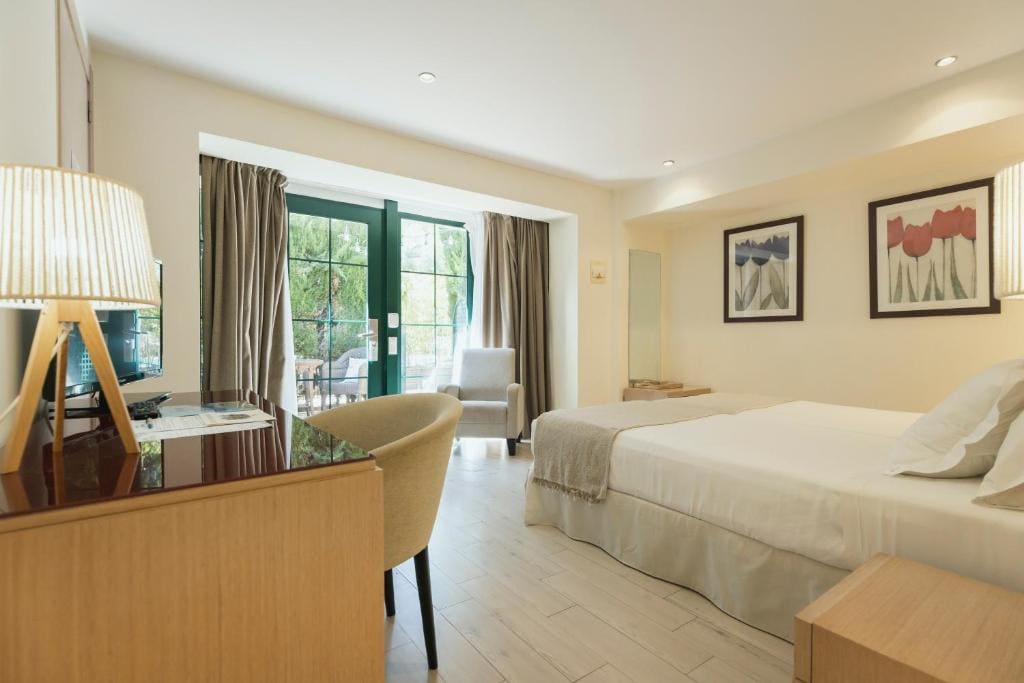 Standard Double or Twin Room room - Image 2