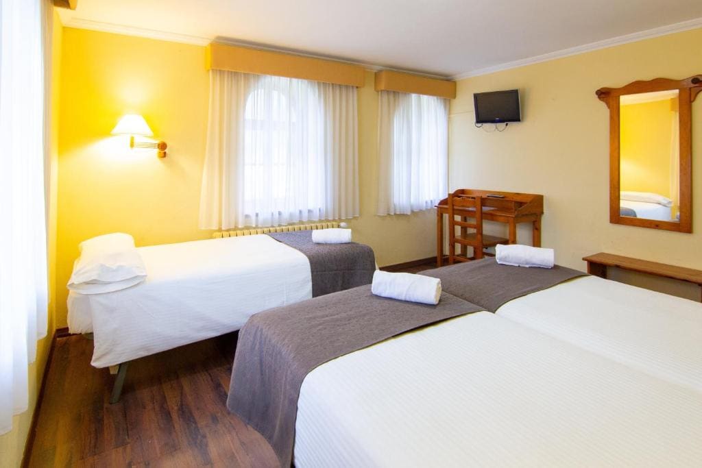 Triple Room (2 Adults + 1 Child) room - Image 1