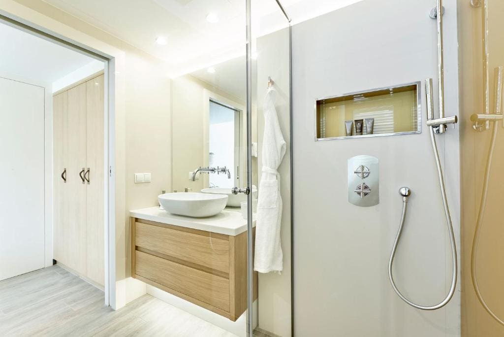 Deluxe Resort Infinity Suite room - Image 2