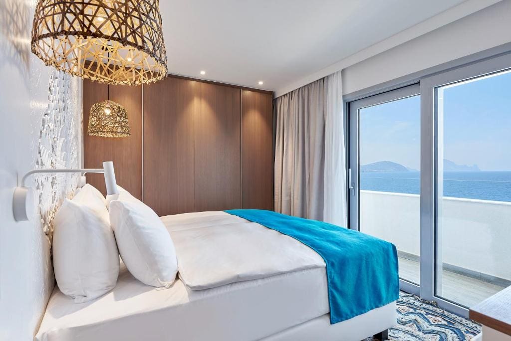 Deluxe Duplex Pool Suite with Sea View room - Image 1