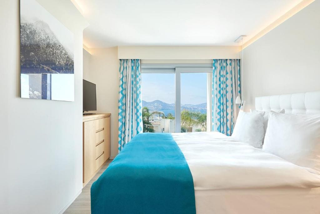 Laguna Infinity Suite room - Image 1