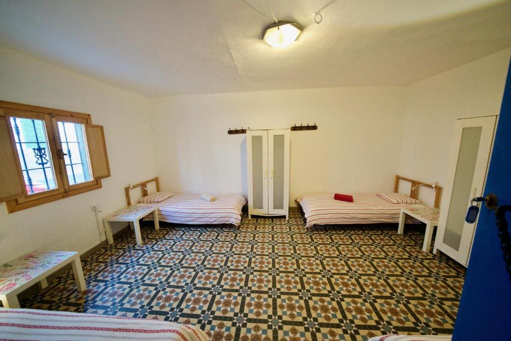 Bed in 4-Bed Mixed Dormitory Room with Shared Bathroom room - Image 2