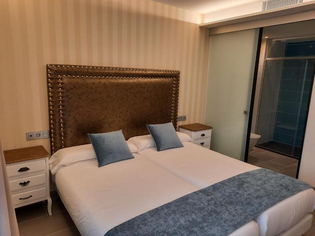 Twin Room with Garden View room - Image 3