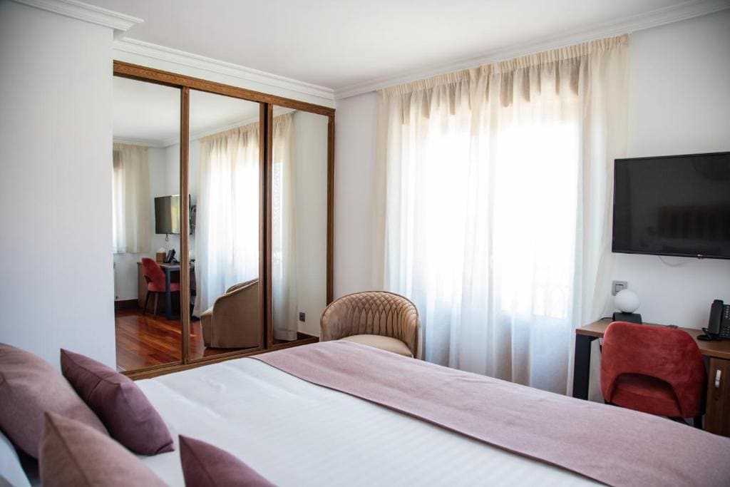 Deluxe Double Room room - Image 3