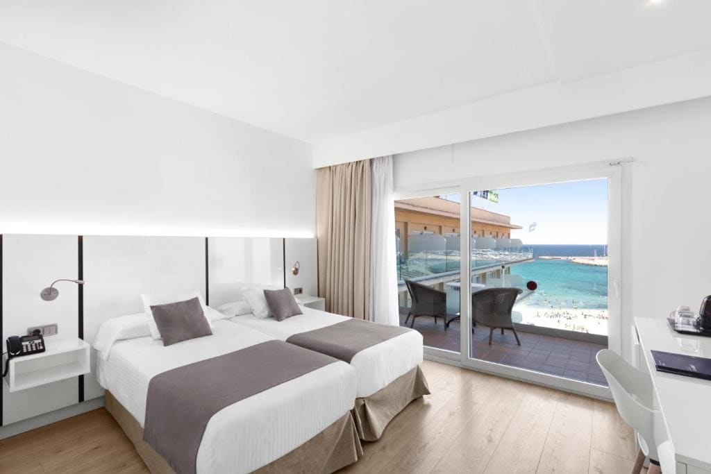 Superior Twin Room room - Image 2