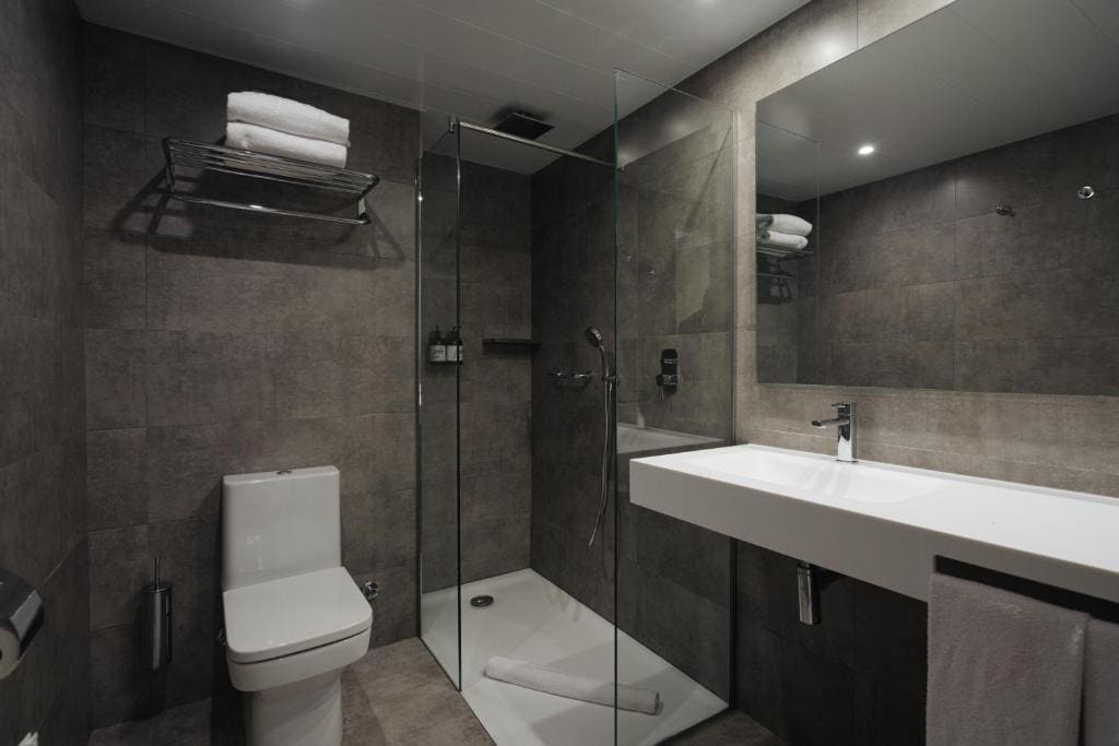 Superior Twin Room room - Image 3