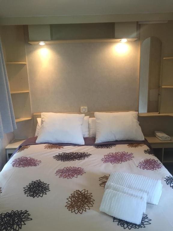Mobile Home room - Image 2