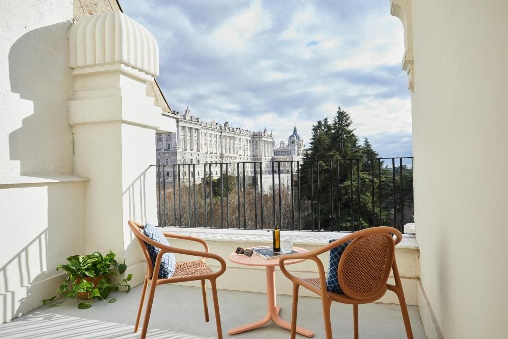 Deluxe Terrace Palace View room - Image 2