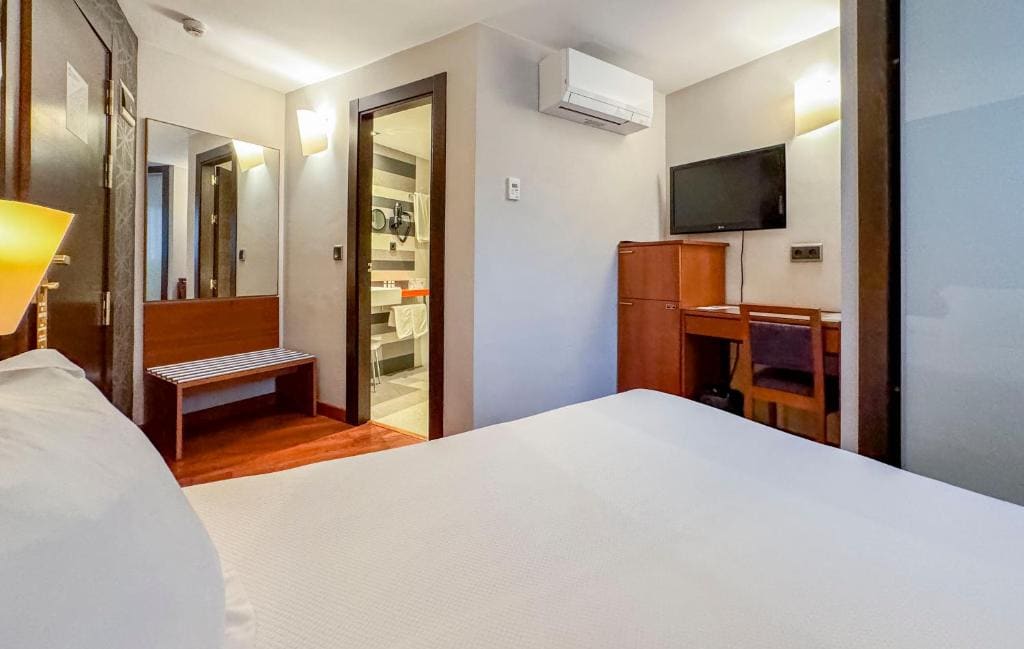Single Room with Interior View room - Image 1