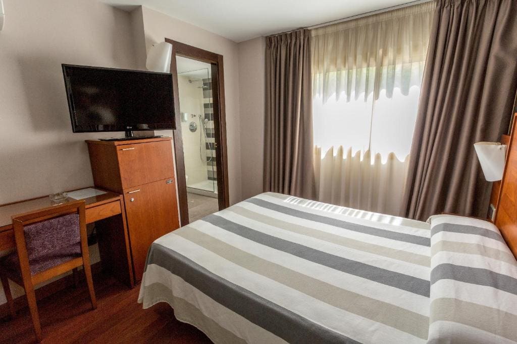 Single Room with Interior View room - Image 2