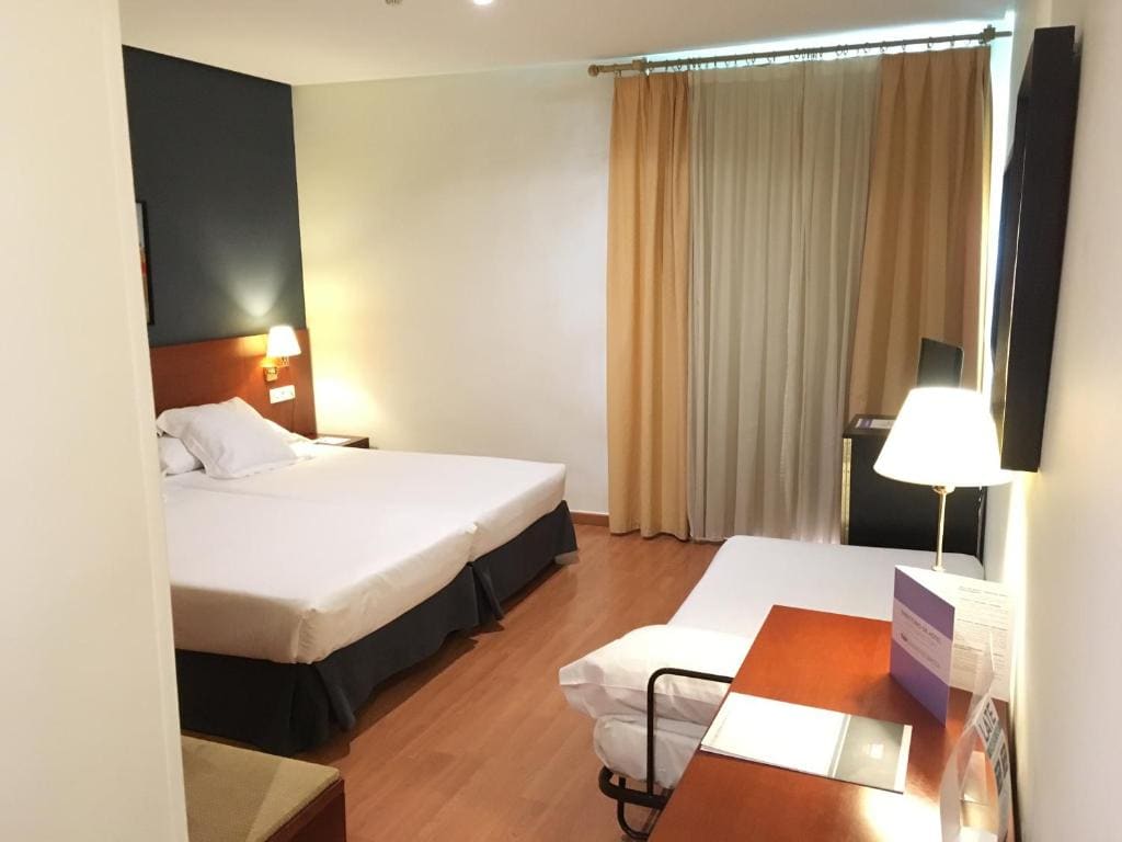 Double Room (2 Adults + 1 Child ) room - Image 3