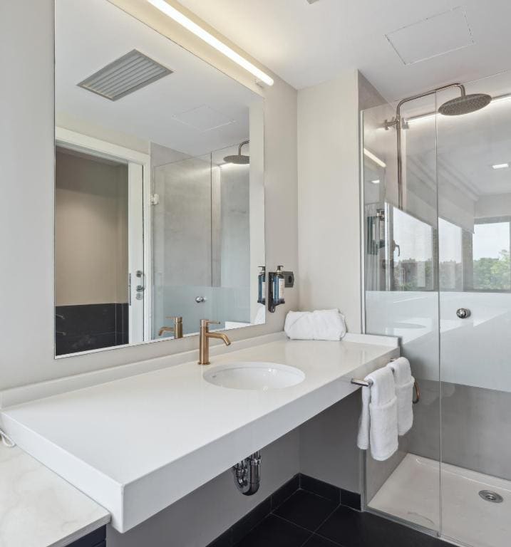 Twin Room with River View room - Image 2