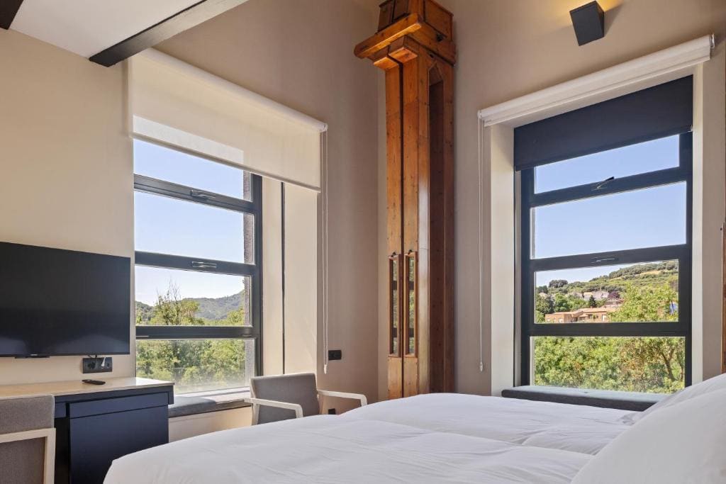 Twin Room with River View room - Image 1