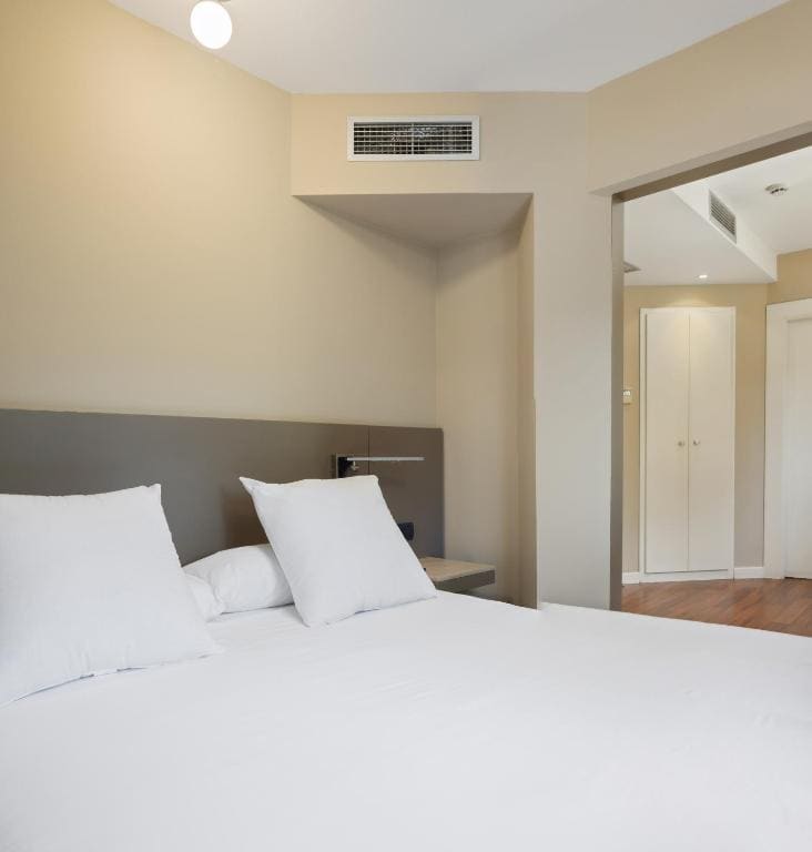 Double Room with River View room - Image 2