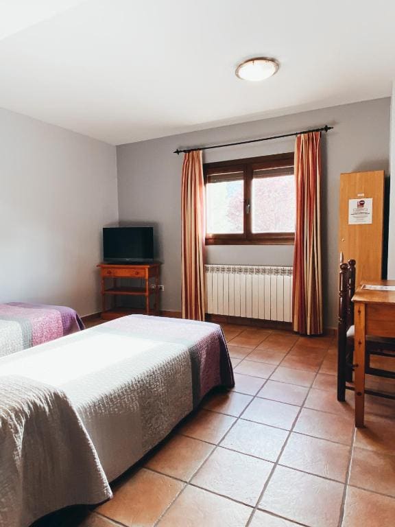 Quadruple Family Room room - Image 1