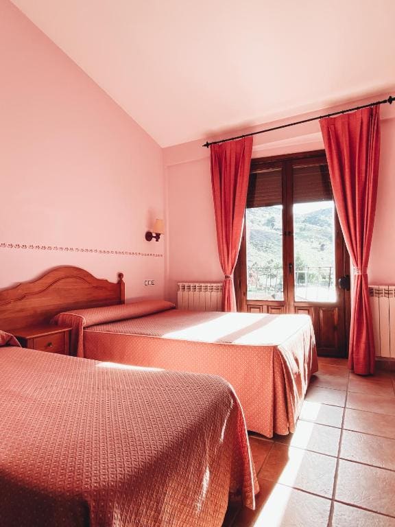 Twin Room with Extra Bed room - Image 3