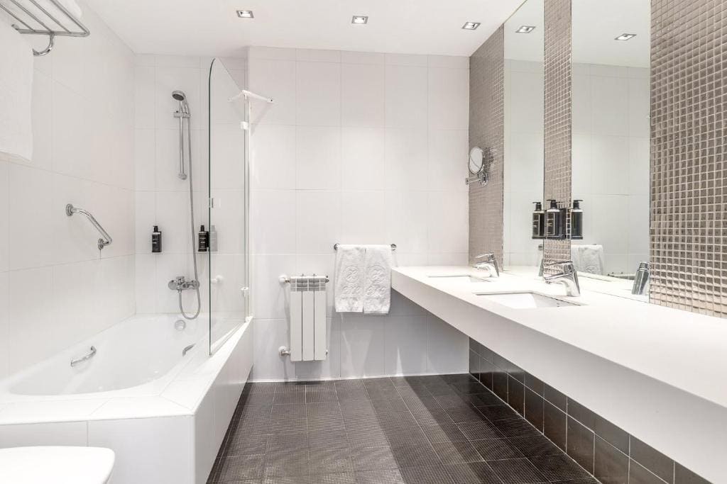 Superior Double or Twin Room room - Image 1