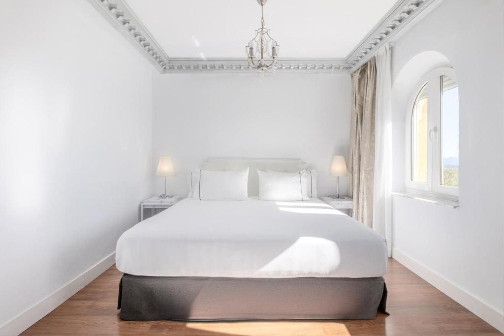 Superior Double or Twin Room room - Image 3